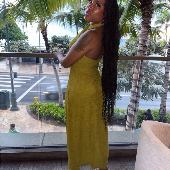 🔥 Stunning Olive Green Cut-Out Maxi Dress – Size Large 🔥 - Picture 2 of 3